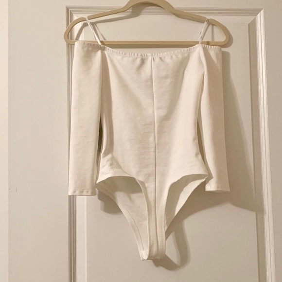 Lulus white off the shoulder bodysuit - Picture 10 of 11